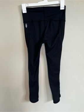Free People Movement Black High Waisted Capri Cut Out Leggings Sz XS Athleisure